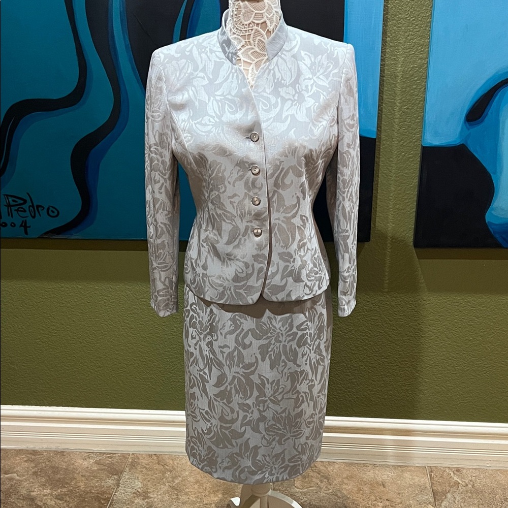 Kasper Light Silver Gray Floral Jacquard Skirt Suit Set